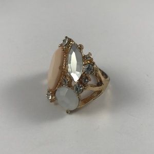 Vintage Jewelry - Vintage Gold Tone Ring, Vintage Jewelry, Size 8.5 Vintage Jewelry - Vintage Gold Tone Ring, Vintage Jewelry, Size 8.5